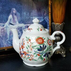 Smithsonian Institute Porcelain 4 Cup Teapot Kakiemon Design